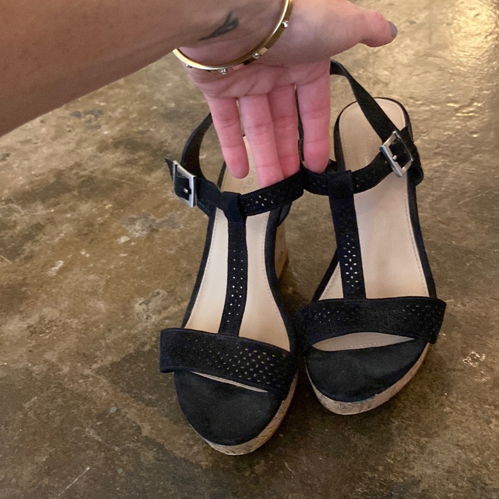 Black Wedges